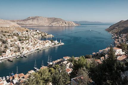Explorant la Perle du Dodécanèse: Découvrez l’Île de Symi en Grèce!
